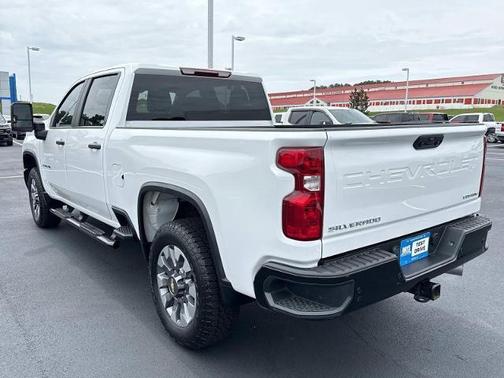 Summit White 2025 Chevrolet Silverado 2500 Custom