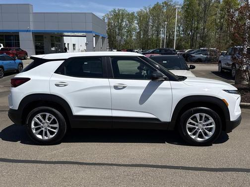 Summit White 2026 Chevrolet Trailblazer LS