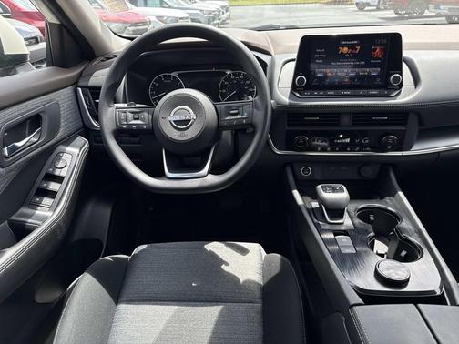 Pearl White Tricoat 2023 Nissan Rogue SV