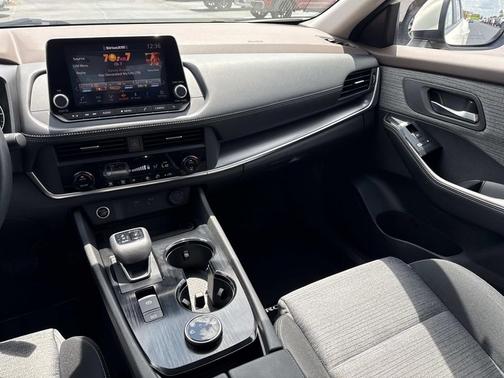 Pearl White Tricoat 2023 Nissan Rogue SV