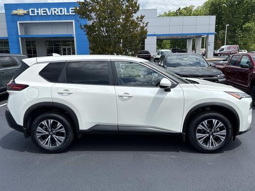 Pearl White Tricoat 2023 Nissan Rogue SV