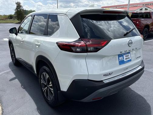Pearl White Tricoat 2023 Nissan Rogue SV