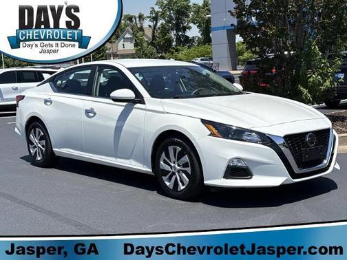 Glacier White 2022 Nissan Altima S FWD