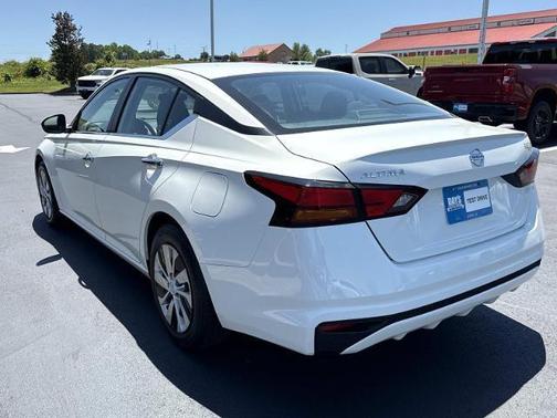 Glacier White 2022 Nissan Altima S FWD