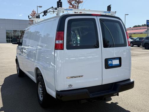 2025 Chevrolet Express 2500 RWD 2500 Regular Wheelbase WT