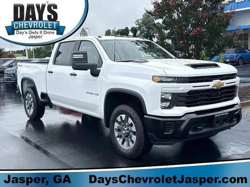 Summit White 2026 Chevrolet Silverado 2500 Custom