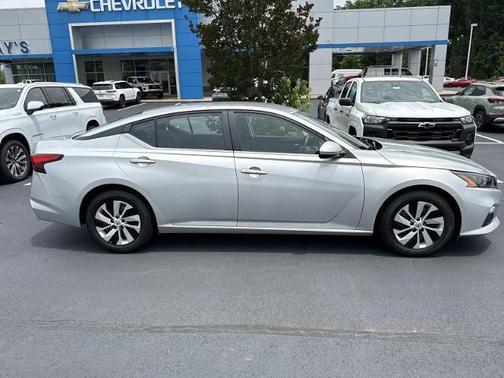 Brilliant Silver Metallic 2022 Nissan Altima S FWD