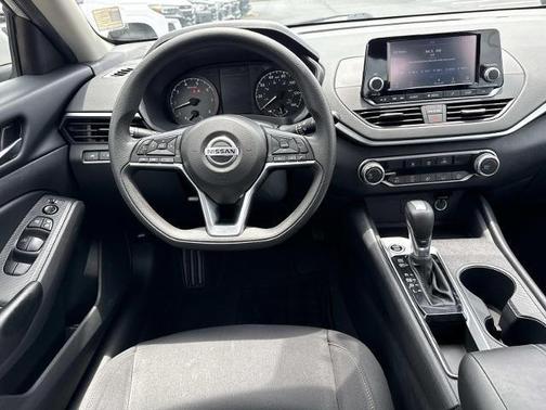 Brilliant Silver Metallic 2022 Nissan Altima S FWD
