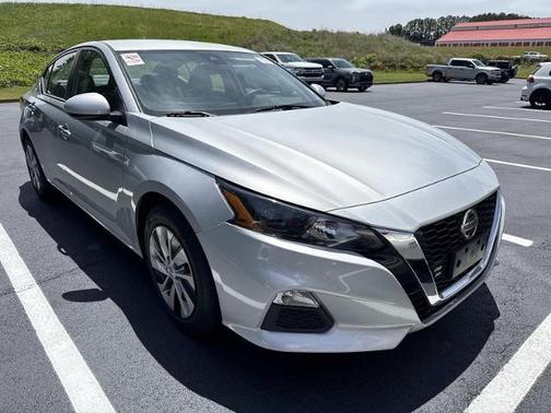 Brilliant Silver Metallic 2022 Nissan Altima S FWD