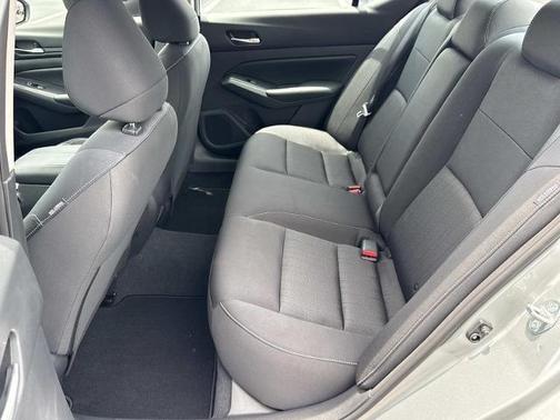 Brilliant Silver Metallic 2022 Nissan Altima S FWD