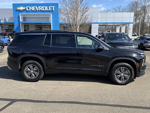 2025 Chevrolet Traverse LT