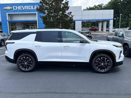 Summit White 2026 Chevrolet Traverse LT