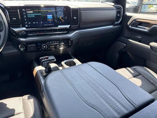 Black 2024 Chevrolet Silverado 1500 High Country