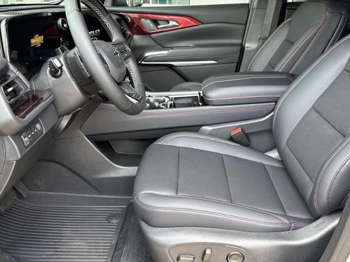 Sandstone Gray 2026 Chevrolet Traverse AWD Z71