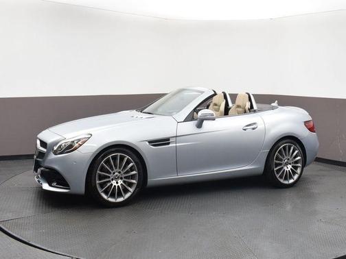 Photo 4 of 32 of 2017 Mercedes-Benz SLC 300 Base