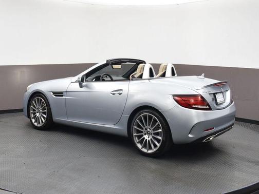 Photo 5 of 32 of 2017 Mercedes-Benz SLC 300 Base