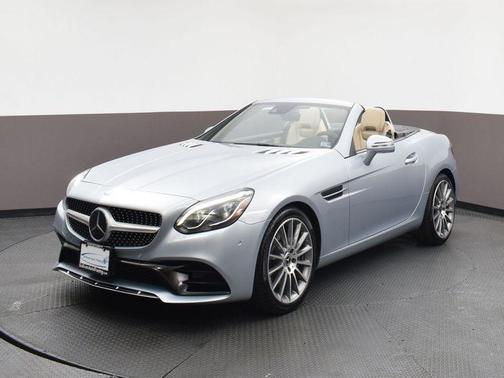 Photo 3 of 32 of 2017 Mercedes-Benz SLC 300 Base