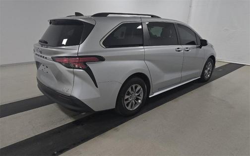2021 Toyota Sienna XLE 8 Passenger