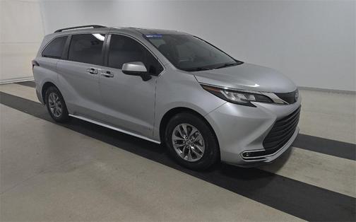 2021 Toyota Sienna XLE 8 Passenger