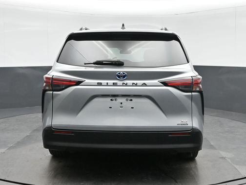2021 Toyota Sienna XLE 8 Passenger