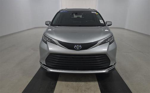 2021 Toyota Sienna XLE 8 Passenger