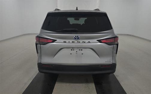 2021 Toyota Sienna XLE 8 Passenger