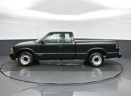 2001 Chevrolet S-10 Base