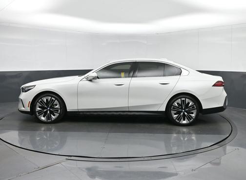 Alpine White 2026 BMW 530 i