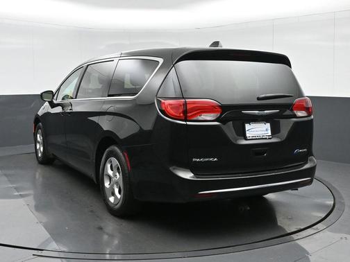 2017 Chrysler Pacifica Hybrid Touring Plus