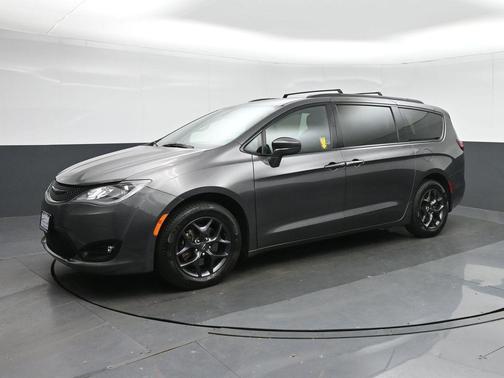 Granite Crystal Metallic Clearcoat 2019 Chrysler Pacifica Touring L