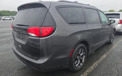 Granite Crystal Metallic Clearcoat 2019 Chrysler Pacifica Touring L
