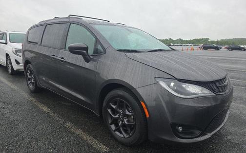 Granite Crystal Metallic Clearcoat 2019 Chrysler Pacifica Touring L