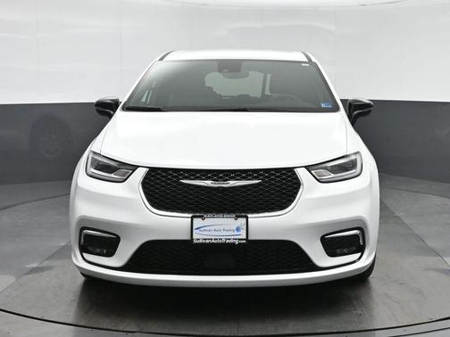 2025 Chrysler Pacifica L