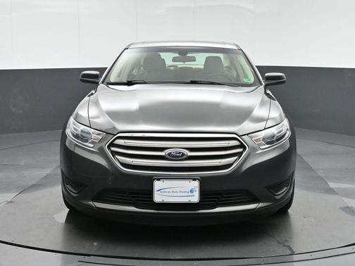 Magnetic 2017 Ford Taurus SE