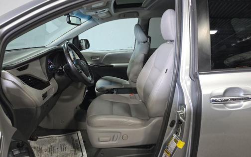 Silver Sky Metallic 2017 Toyota Sienna XLE