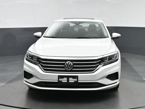 Pure White 2022 Volkswagen Passat 2.0T SE