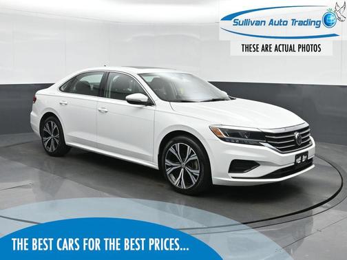 Pure White 2022 Volkswagen Passat 2.0T SE
