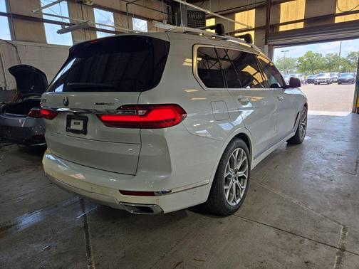 Mineral White Metallic 2020 BMW X7 xDrive40i