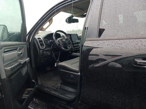 Diamond Black Crystal Pearlcoat 2019 RAM 1500 Big Horn