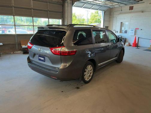 Predawn Gray Mica 2017 Toyota Sienna XLE