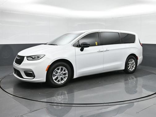 2024 Chrysler Pacifica Touring