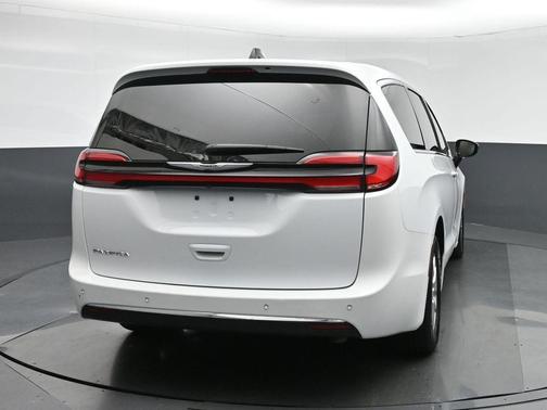 2024 Chrysler Pacifica Touring