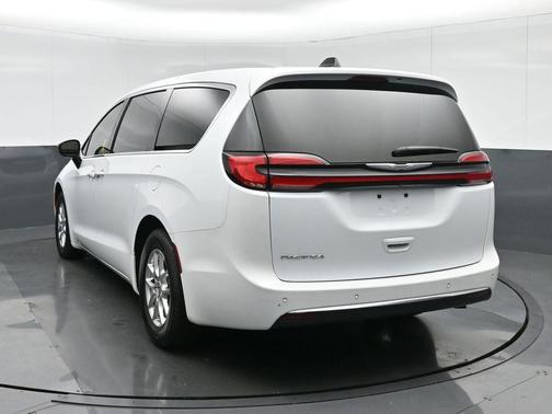 2024 Chrysler Pacifica Touring