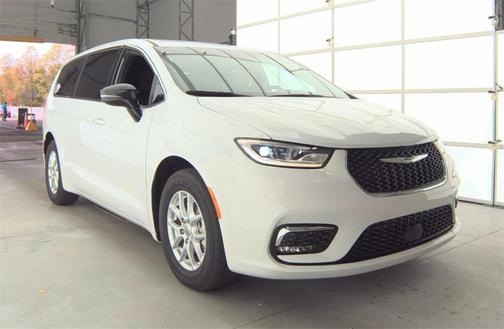 2024 Chrysler Pacifica Touring