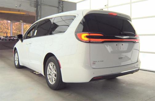 2024 Chrysler Pacifica Touring