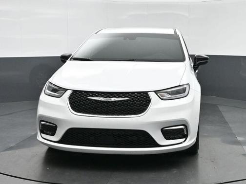 2024 Chrysler Pacifica Touring