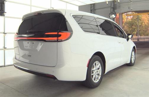 2024 Chrysler Pacifica Touring