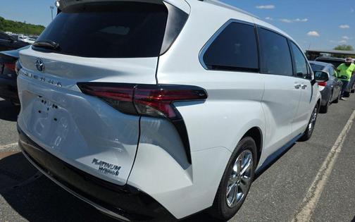 Wind Chill Pearl 2022 Toyota Sienna Platinum