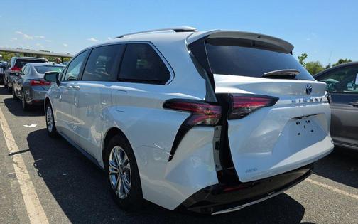 Wind Chill Pearl 2022 Toyota Sienna Platinum