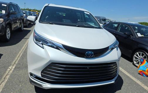 Wind Chill Pearl 2022 Toyota Sienna Platinum